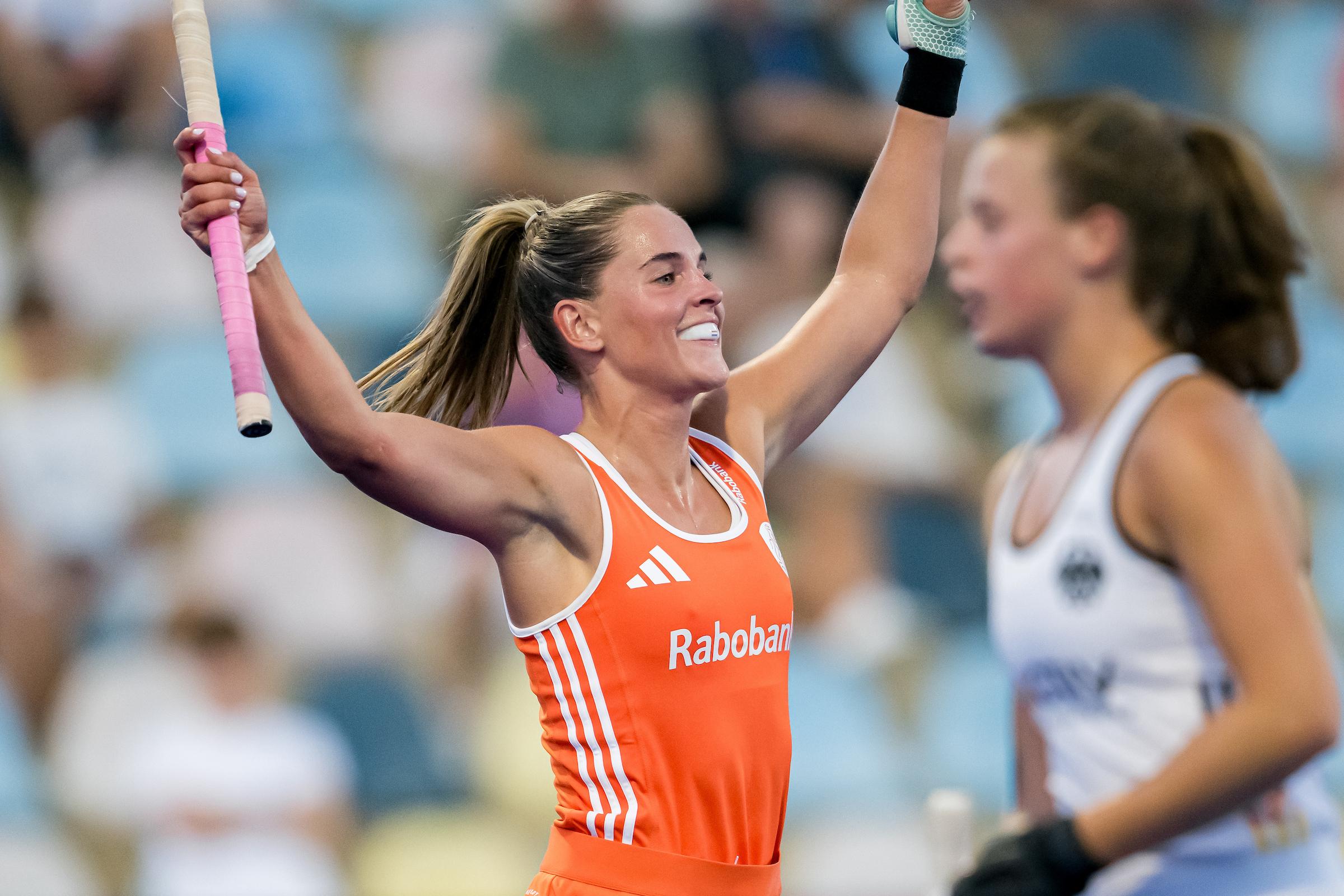 Sanders stars in special 150th game in orange